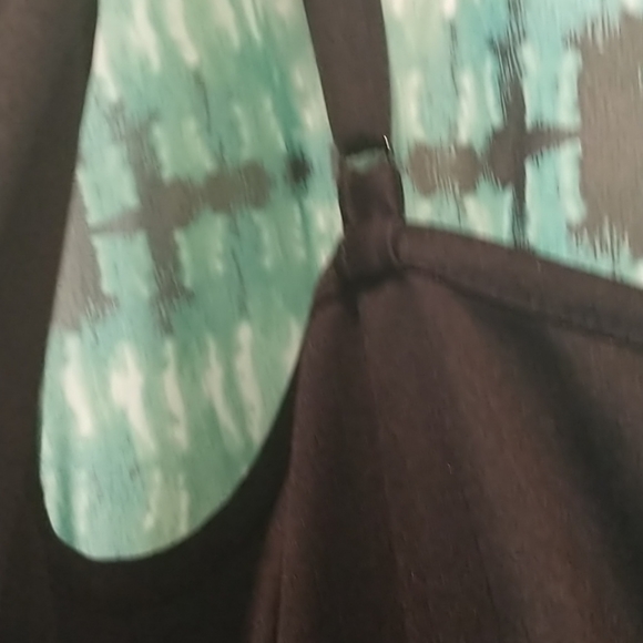 Bebe abstract ,green tie dye print surplice blouse - Picture 2 of 6